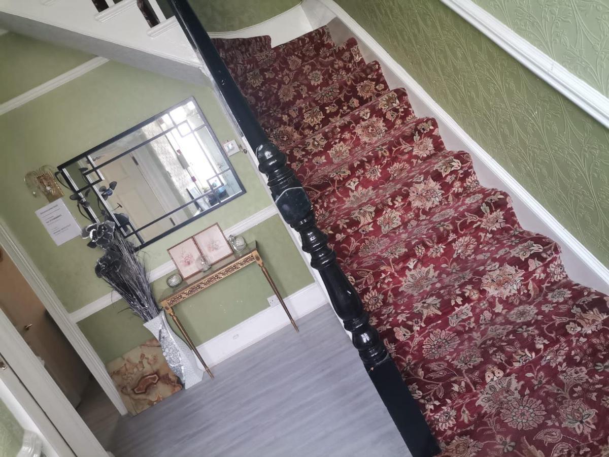 Double Room Available- London Seven Kings Seven Kings Train Station Ilford Exterior foto