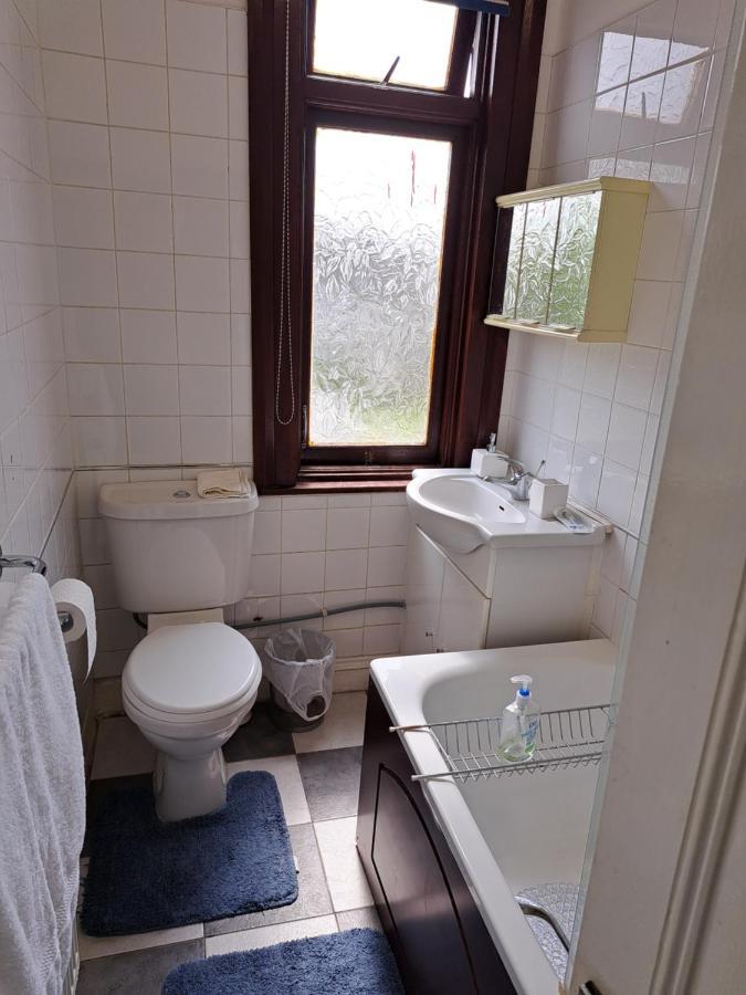 Double Room Available- London Seven Kings Seven Kings Train Station Ilford Exterior foto